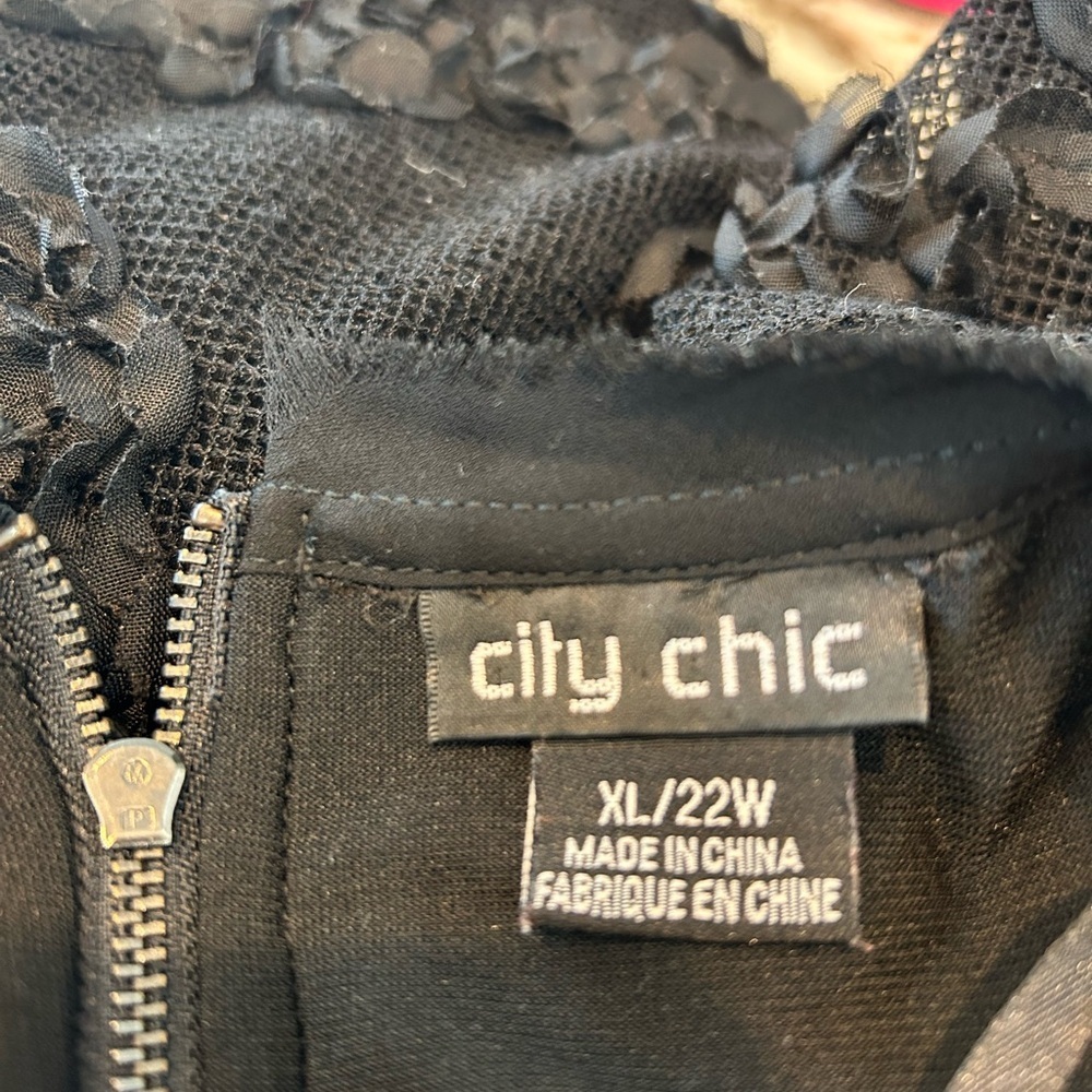 City Chic Black Textured Floral Blouse, XL/22W, GUC - Picture 2 of 3